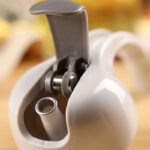 630ml Food Grade Glass Oil Dispenser Bottle with Automatic Flip Cap for Cooking & Seasoning - Image 5