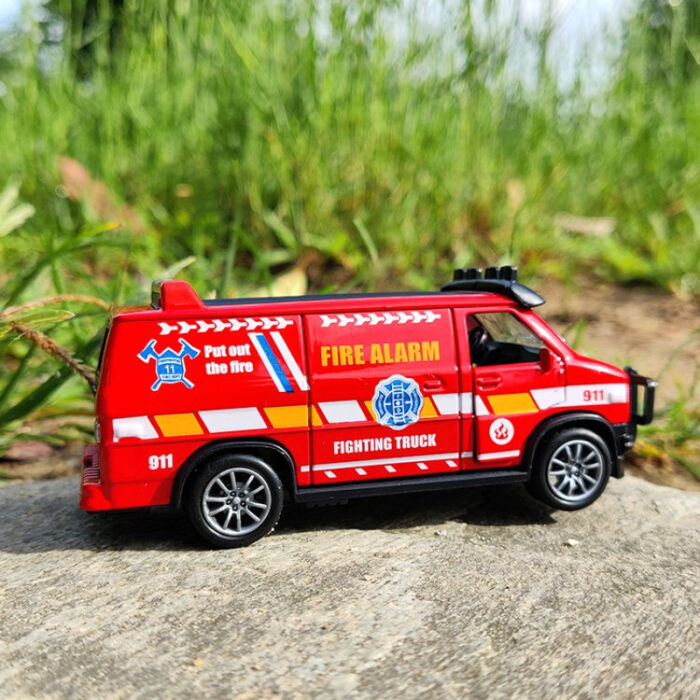 1:32 Mini Miniature Colorful Die-Cast Model Simulation Pull Back Alloy Van - Image 6